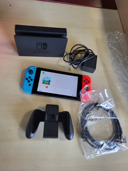 266026 - NINTENDO Konsola Switch, ngjyrë blu neoni dhe të kuqe neoni, Joy-Cons