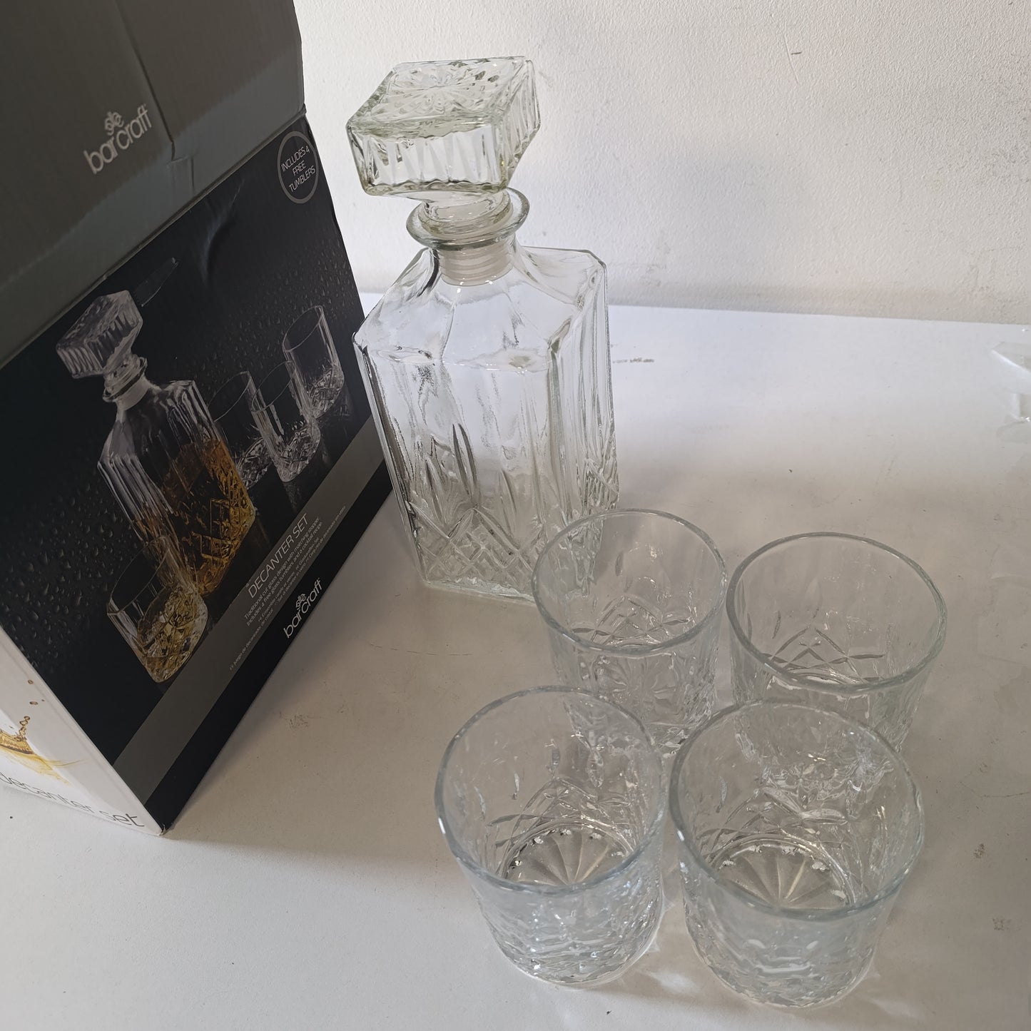 214299 - BARCRAFT Set Dhurate për Dekanter Uiski 900ml me 4 Gota, 26 x 10 x 24cm