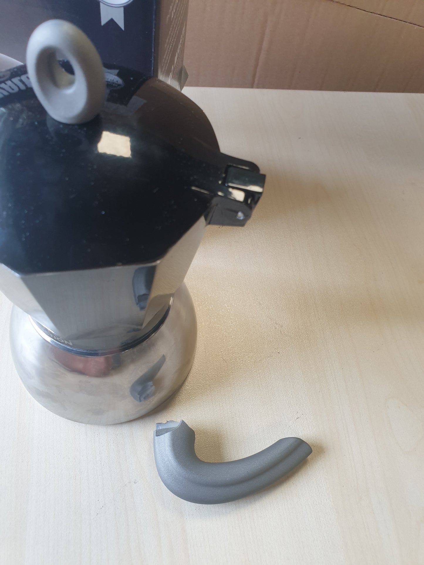 250552 - BIALETTI - Moka Induction, Tenxhere Moka, e përshtatshme për të gjitha sobat, 6 gota Espresso (270ml), e zezë