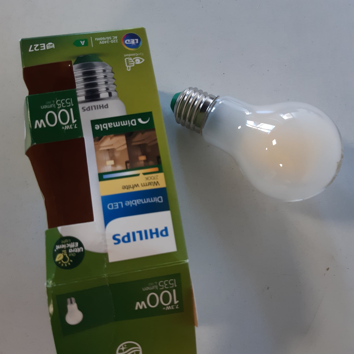 215996 - PHILIPS Llambë LED klasike, UltraEfficient, 100W, 1535lm, A60, E27, 2700K, xham i akrilikuar