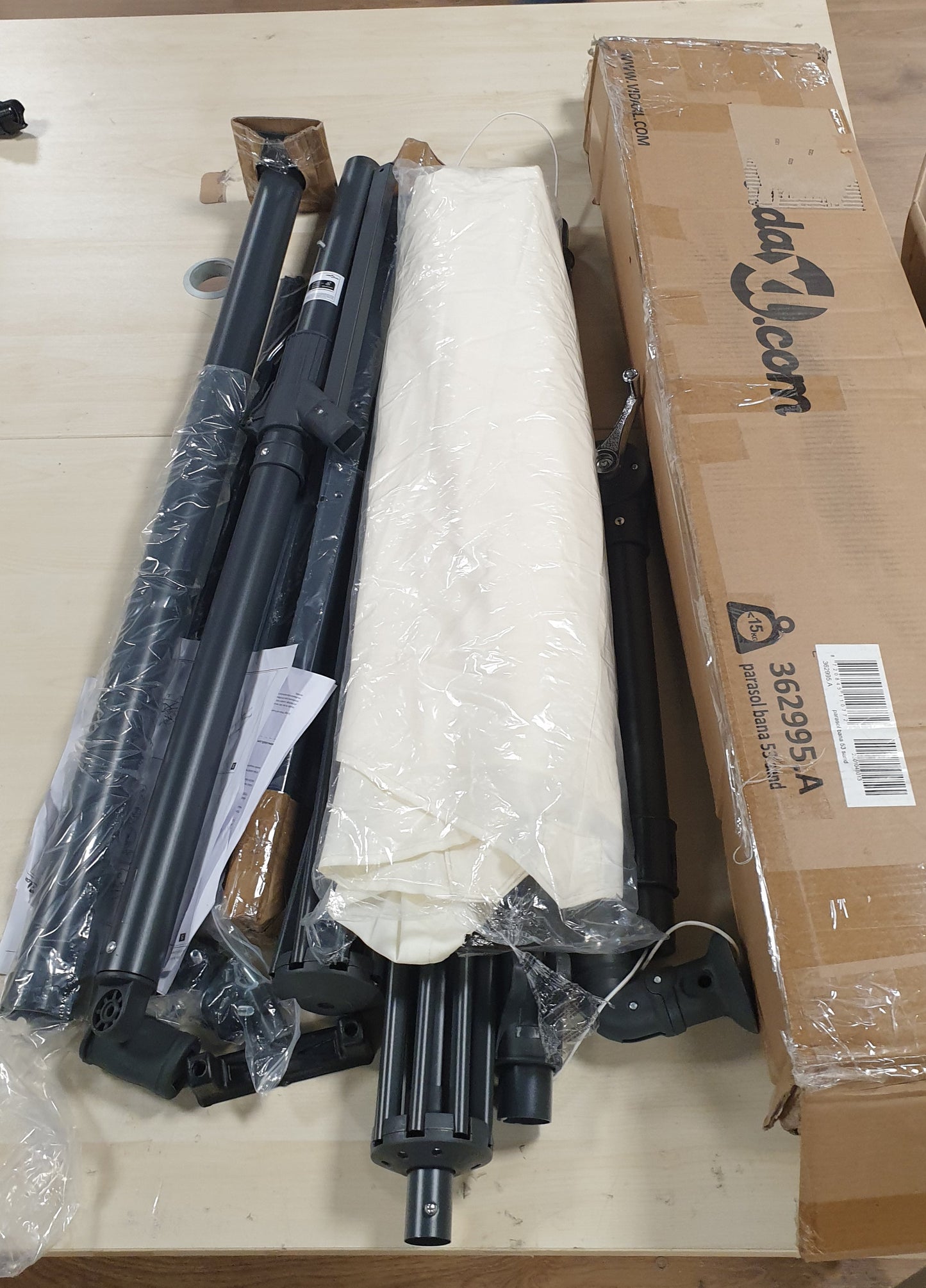 244487 - vidaXL Çadër Kopshti me Konsol  dhe Shtyllë Metalike 350 cm Rërë