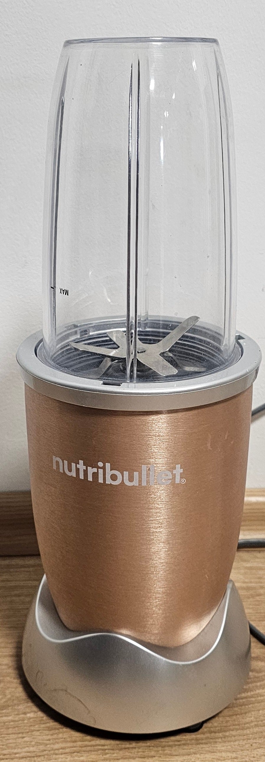 80196 - NUTRIBULLET Pro, Blender Elektrik 900Vat, Kapaciteti i Gotës 700ml, Prerës dhe Blender Multifunksional, Modeli NB904RG