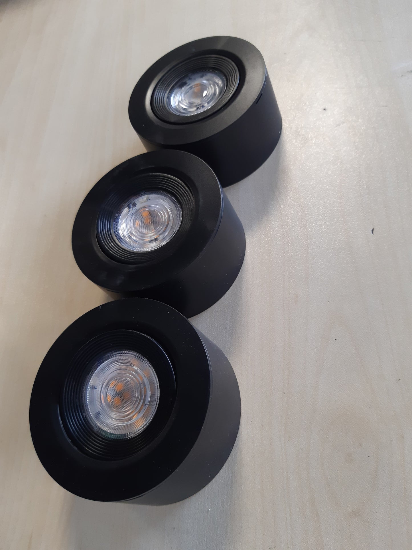 215144 - B.K.LICHT Set me 3 ndriçues LED 2-në-1, dritë e bardhë e ngrohtë, 230 V, diametër i futur 68 mm