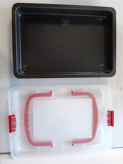 205450 - DR. OETKER - Tepsi Pjekjeje me Mbulesë Transportimi Bake & Go 3 në 1, Jo-ngjitëse, 42x29x4 cm