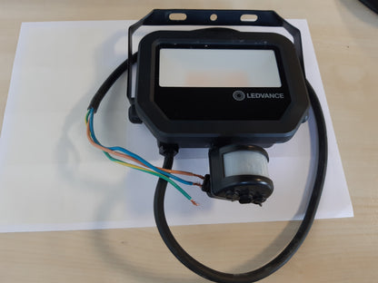 221927 - LEDVANCE Dritë LED, Dritë e Jashtme, e Bardhë e Ngrohtë, Sensor i Integruar i Dritës së Ditës dhe Lëvizjes, Sensor Përmbytjeje Endura, Gri e Errët