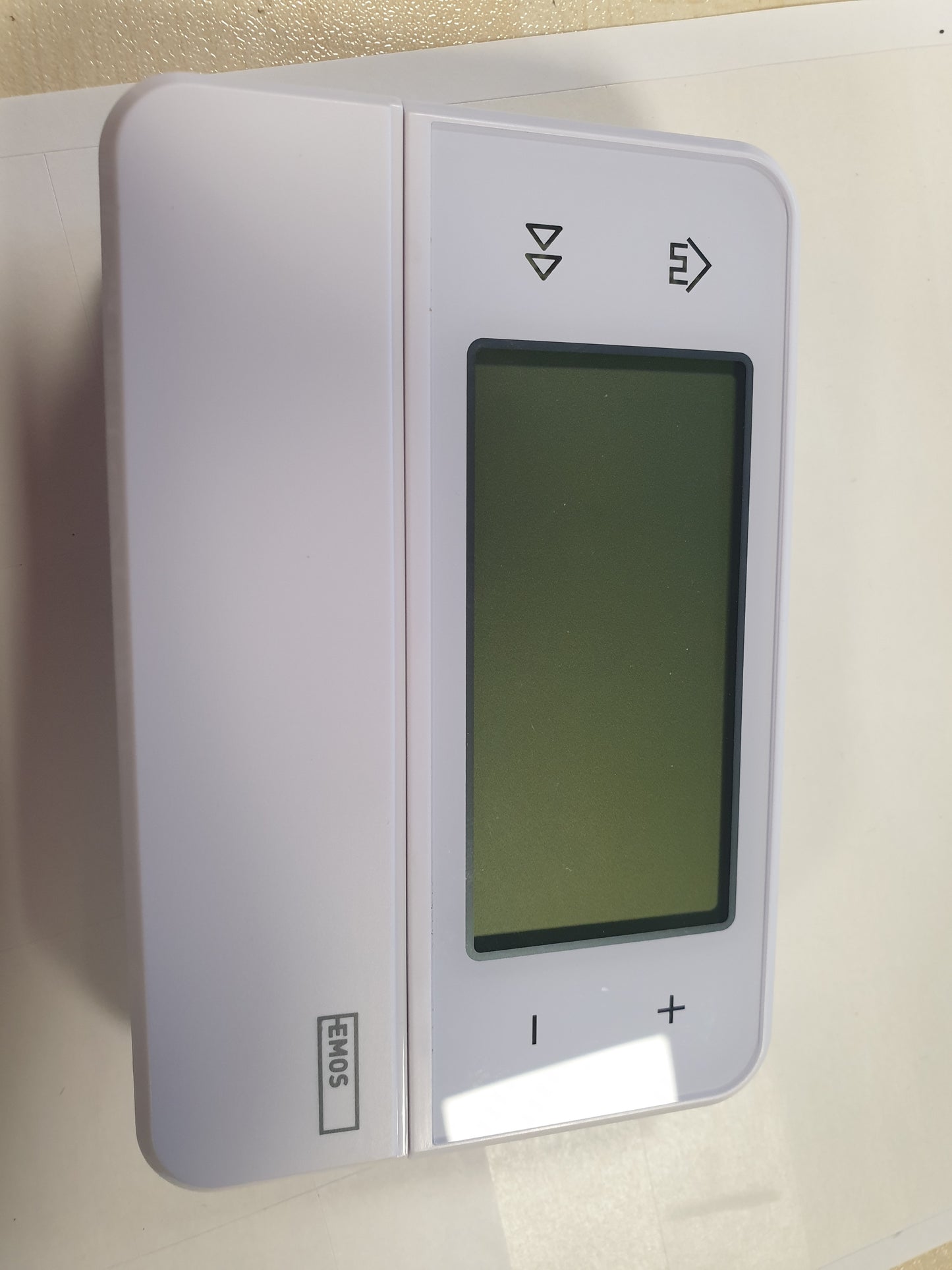 240060 - EMOS Termostat dixhital dhome OpenTherm, programueshëm, me tel, 12.6 x 8.4 x 2.6 cm, i bardhë