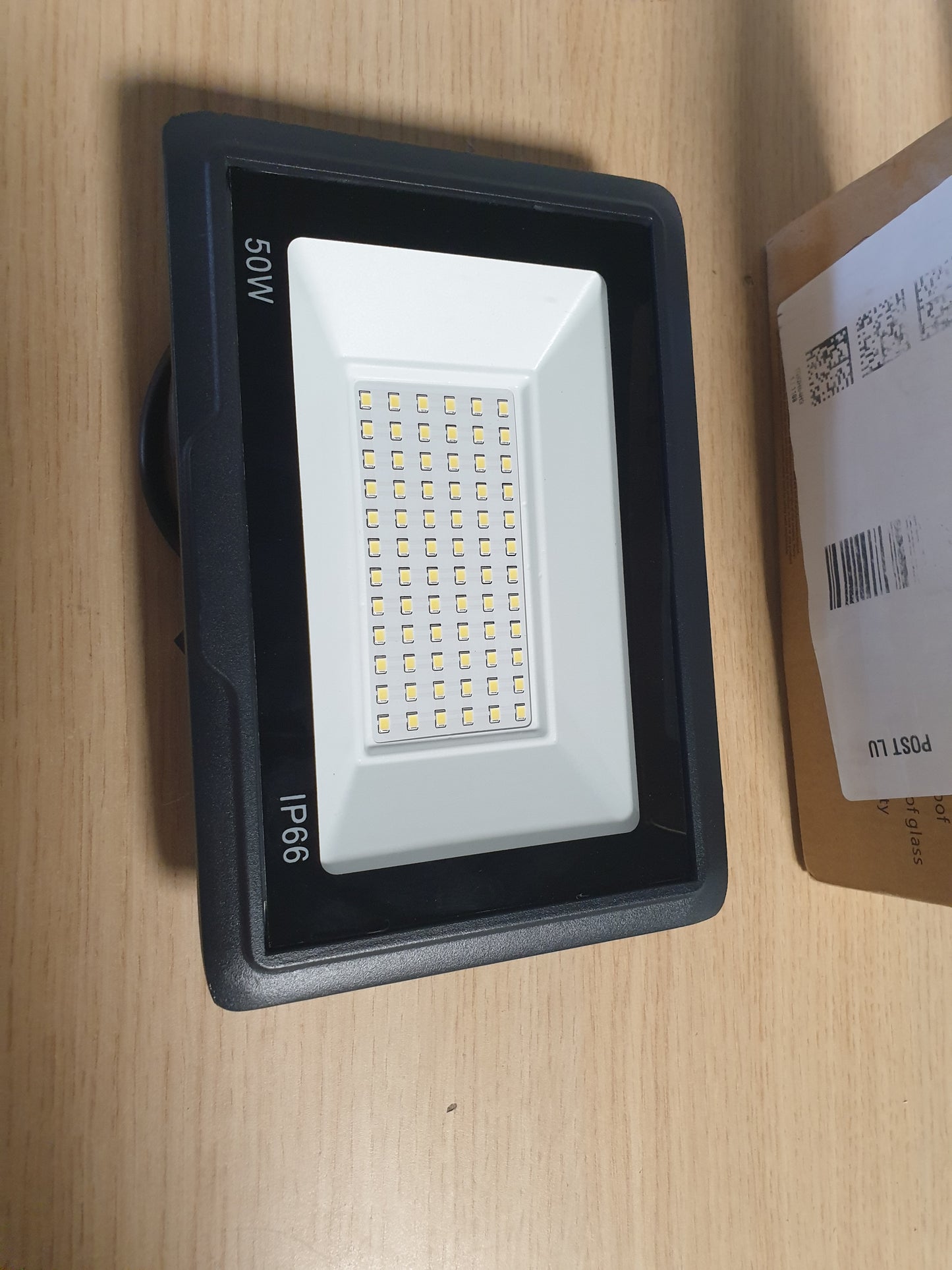 215762 - TREOIR Dritë prozhektor 50W, 6000K, 5000LM, IP66, e papërshkueshme nga uji