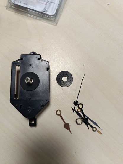 187661 - CLOCK-IT Mekanizëm për orë muri me bosht dhe lavjerrës, Kiti i Kompletuar për Riparimin & Ndërtimin, Punë për vetëçmontim.