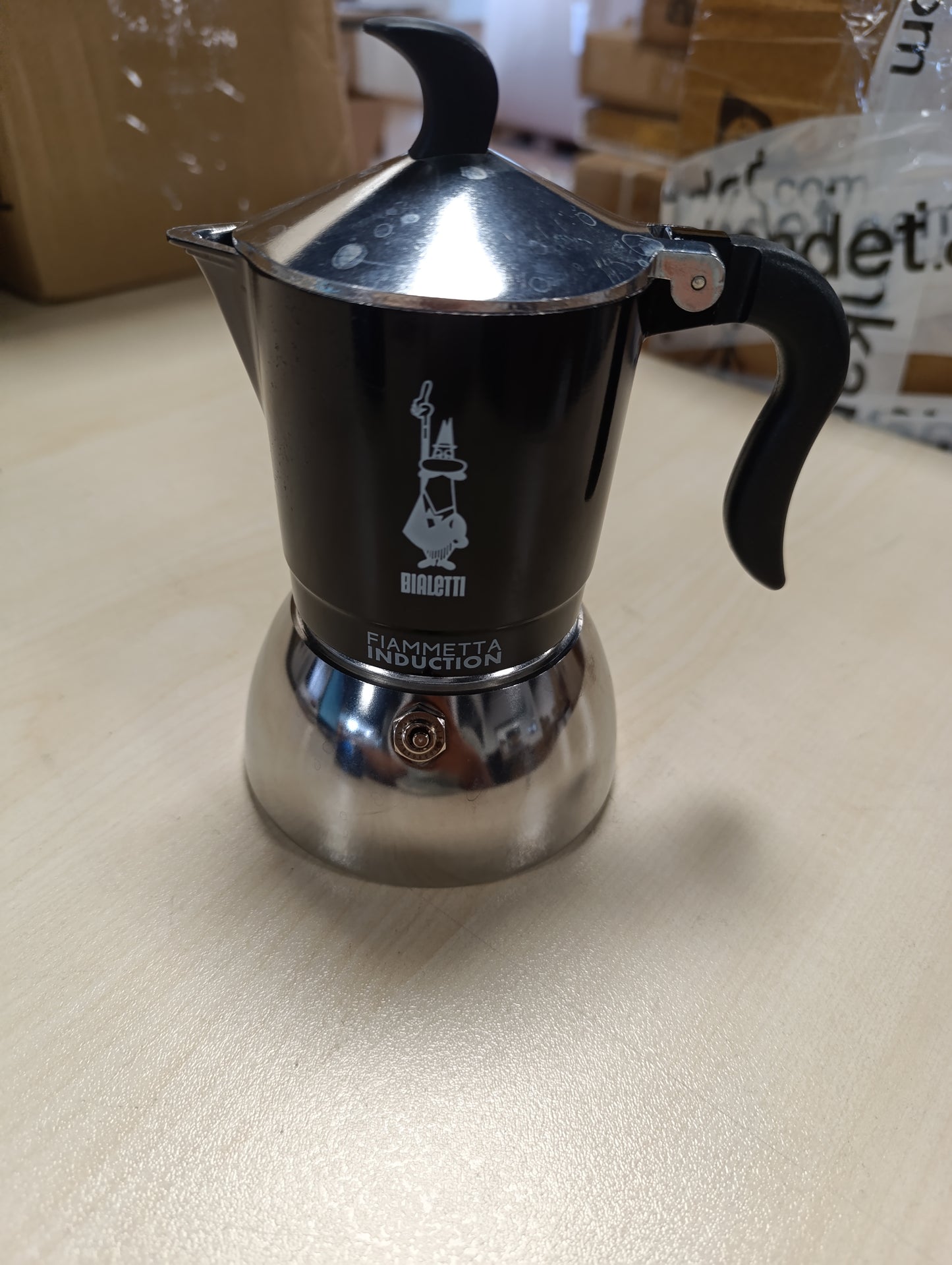 204386 - BIALETTI Fiammetta Makinë Kafeje me Induksion, Kapaciteti 4 Gota (150ml), e Përshtatshme për të Gjitha Llojet e Sobave, Ngjyra e Zezë