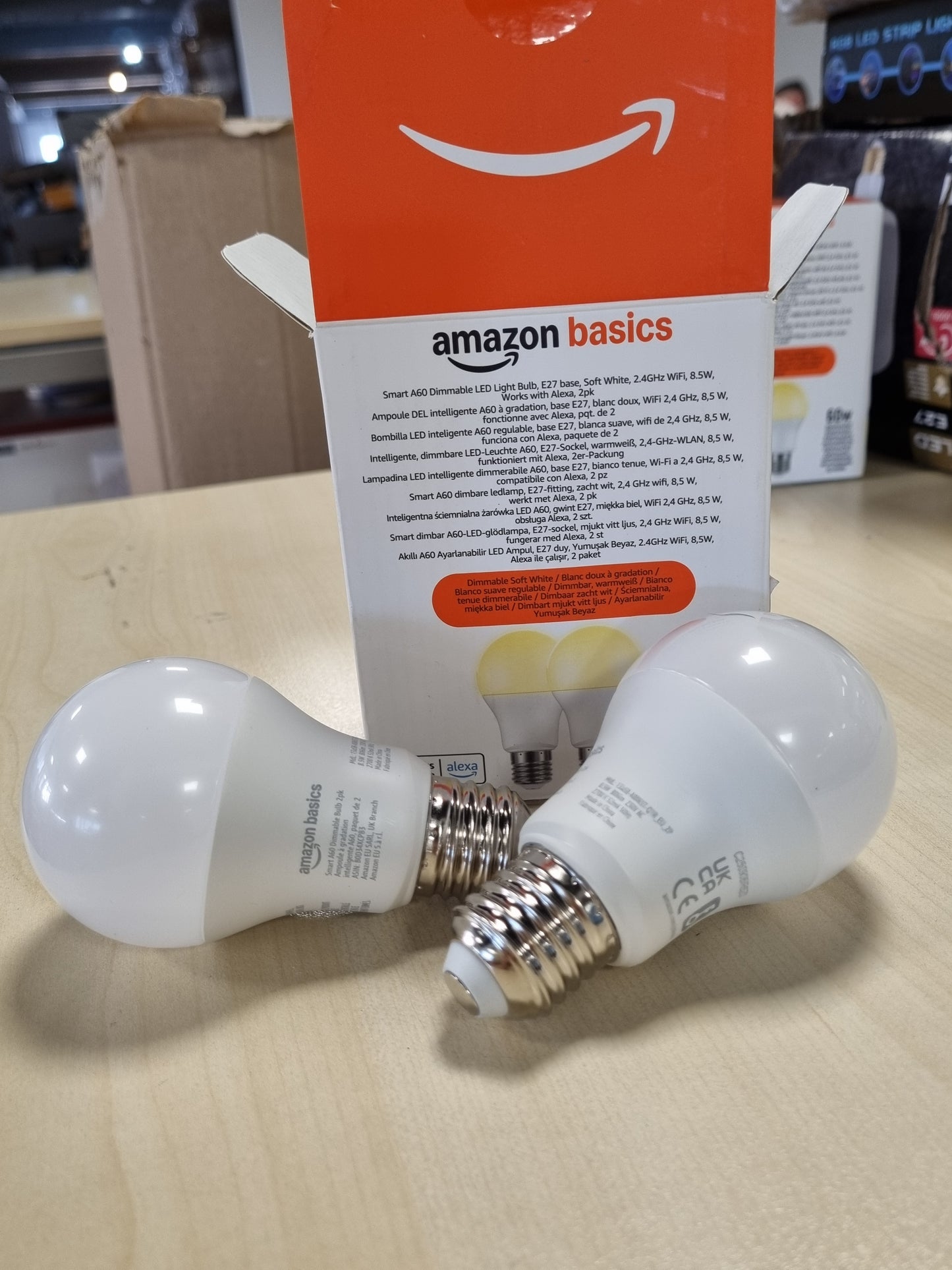 215480 - AMAZON BASICS Llambë LED inteligjente, me errësim, E27, e bardhë e butë, 8W (ekuivalente me 60W), pako me 2
