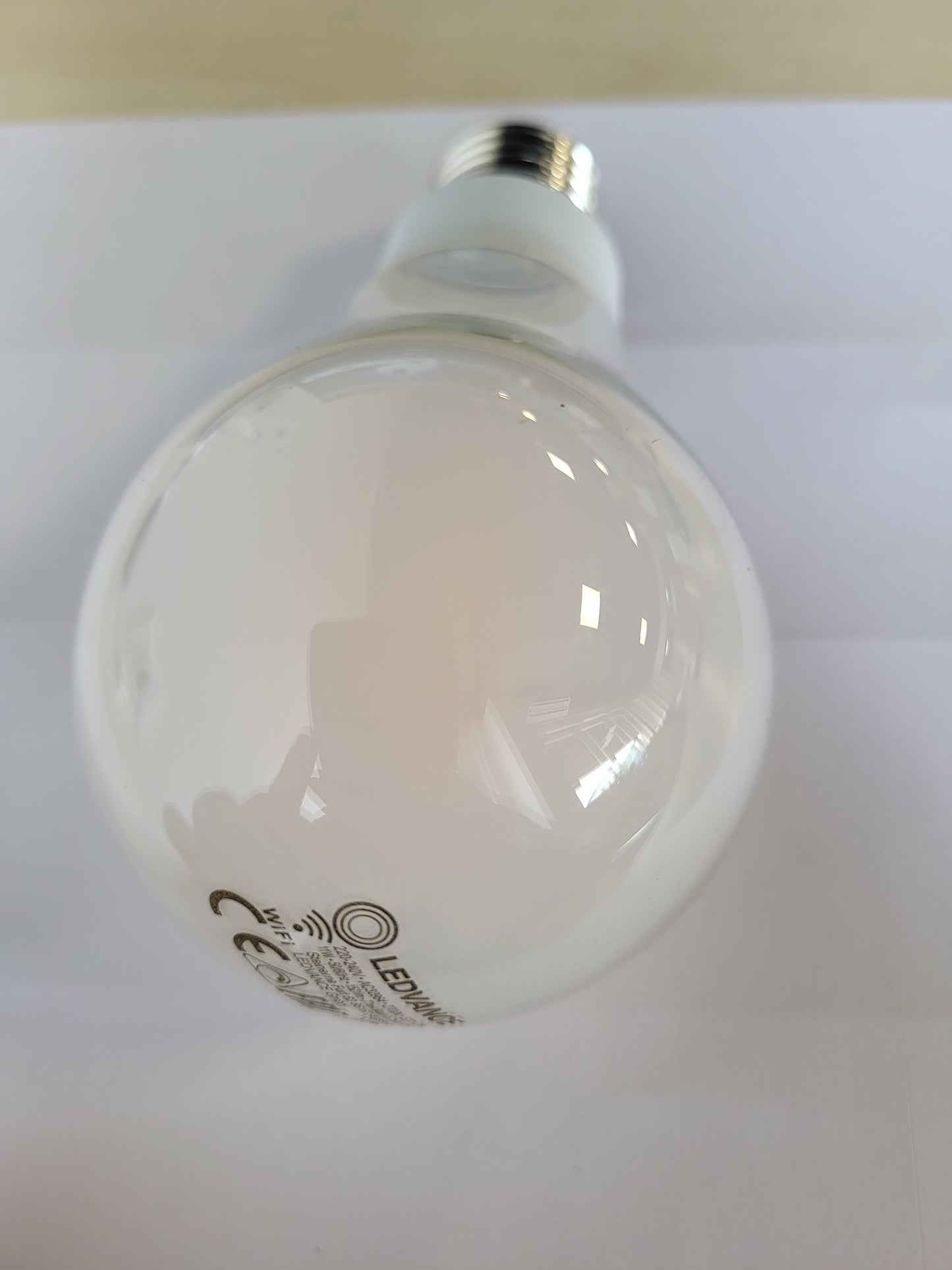 216331 - LEDVANCE Llampa LED inteligjente me Wi-Fi, E27, e zbehtë, 2700K, zëvendësim për 75W