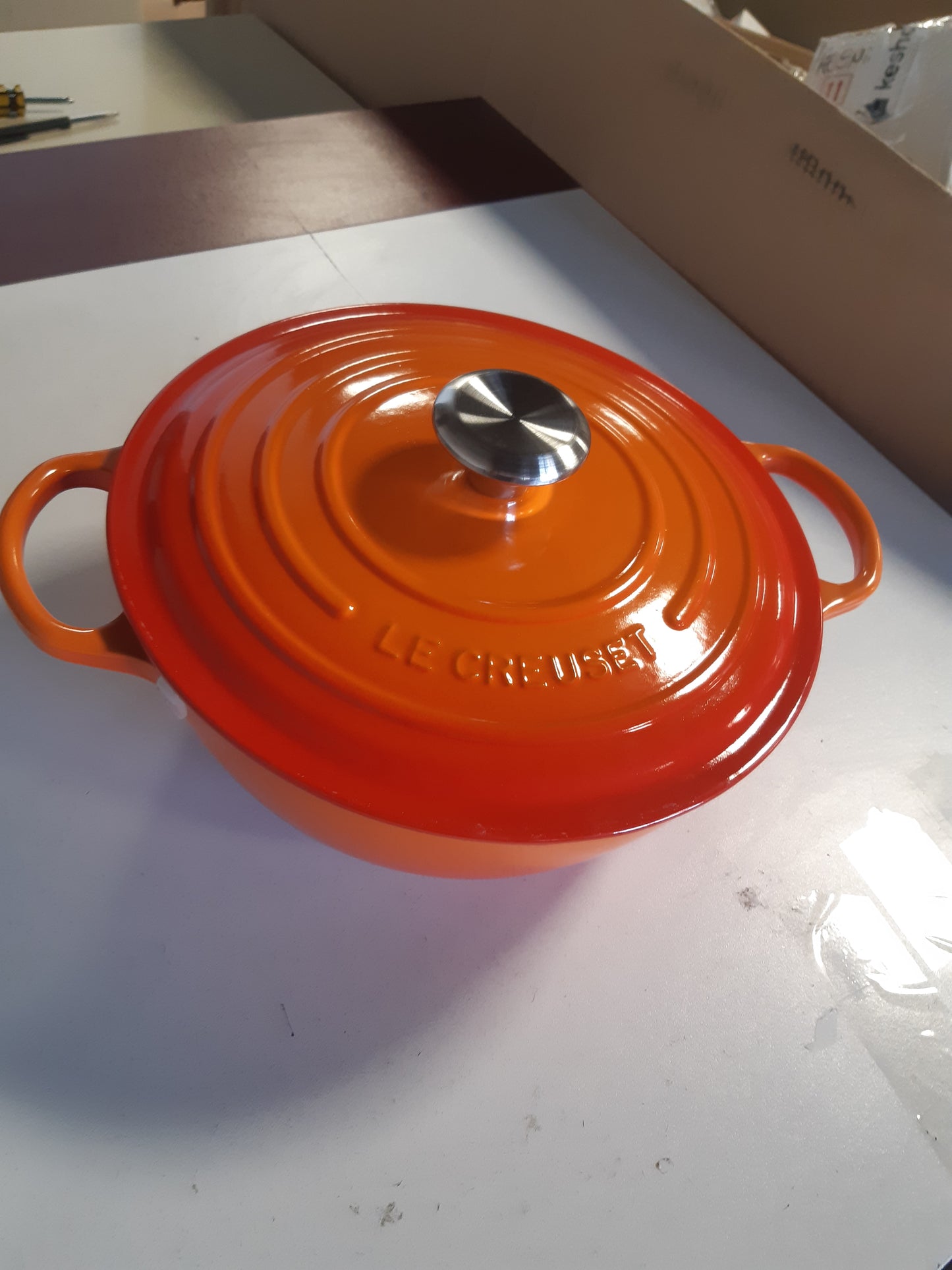 213028 - LE CREUSET Tavë prej gize, Ø 26 cm, kapaciteti: 4.1 l, 4.255 kg, furrë e kuqe