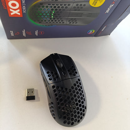268707 - GXTRUST 929 HELOX - Maus pa tel për lojëra, 75g, jetëgjatësi baterie 80 orë, marrës USB 2.4GHz, rregullim DPI (800-4800), ndriçim LED, i rikarikueshëm - i zi