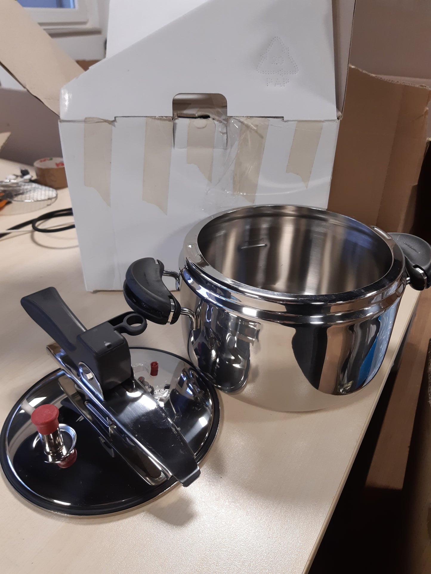 260304 - TENXHERE ME PRESION 22 cm, 5lt, çelik inox 18/10, me kyç leve, e përshtatshme për të gjitha sobat, përfshirë induksionin, prodhuar në Itali