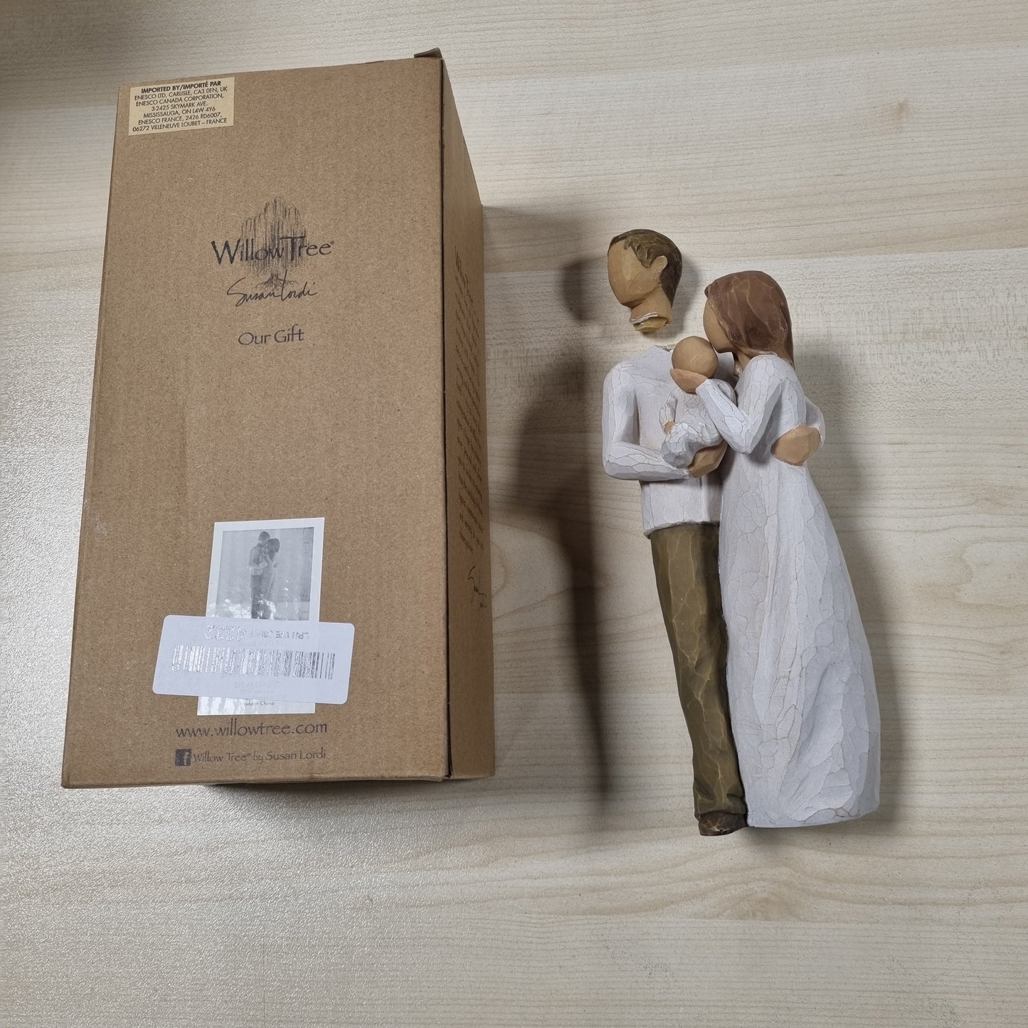204227 - ENESCO Figurinë e Familjes së Shelgut me 3 Personazhe, Material prej Porcelani, Dekor për Shtëpi