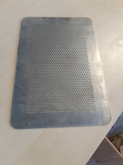 218312 - DE BUYER - Tepsi alumini e sheshtë me vrima - 30 x 20 cm, Argjend