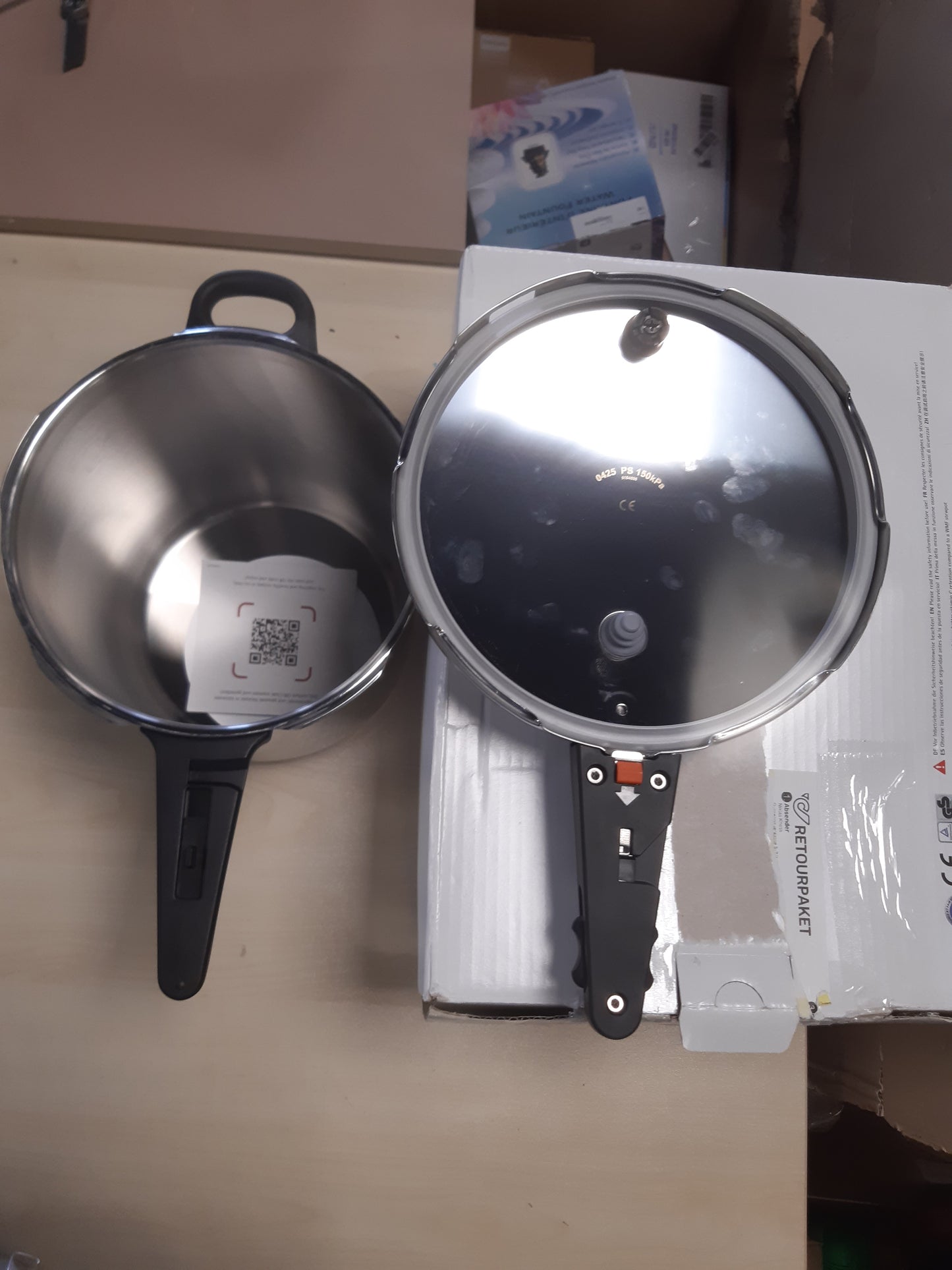 208034 - WMF PERFECT Tenxhere me Presion 8.5L, Pajtueshme me Induksion, me Avull dhe 2 Nivele Gatimi, Dorezë me Kapak të Lëvizshëm, Materiali Inox Cromargan