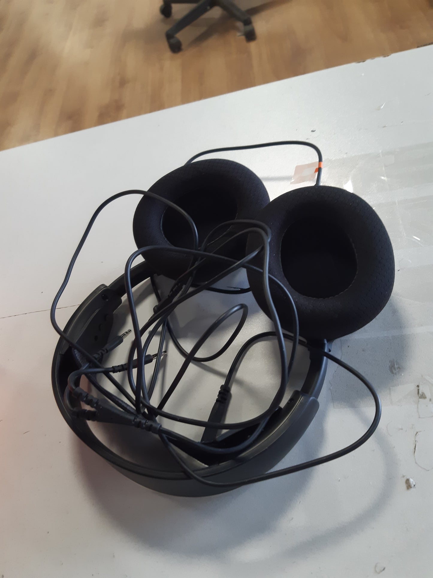 268126 - STEELSERIES Arctis Nova 1 - Kufje Lojërash me Shumë Sisteme - Hi-Fi me Drajverë - Tingull Hapësinor 360° - Jastëkë Veshësh me Shkumë Memorieje - Mikrofon me Anulim Zhurmesh - Pajtueshmëri: PC, PS5, PS4, Switch, Xbox - E Zezë