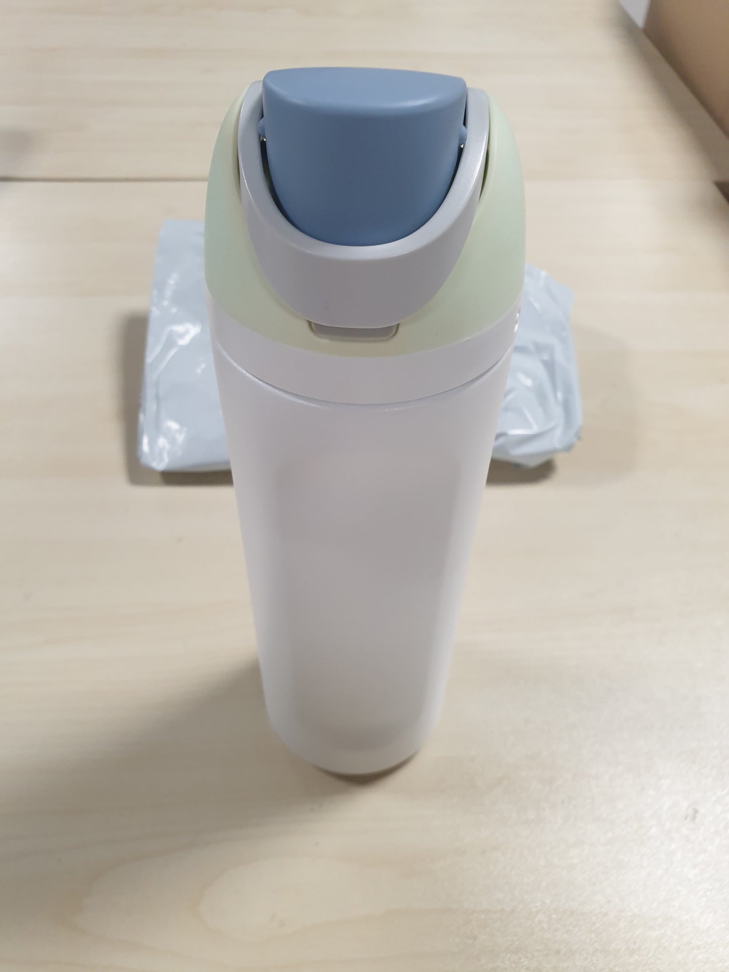 255758 - Owala FreeSip Shishe uji e izoluar prej çeliku inox, 710 ml, pa BPA, ideale për sporte dhe udhëtime, Iced Breeze