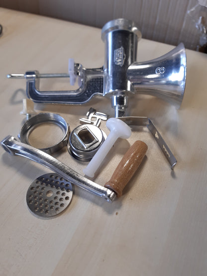 241364 - GSW - Mulli mishi Madhësia Nr. 8, me teh dhe pllakë bluarjeje prej çeliku inox, për mish dhe perime, përfshin aksesorin e brumit dhe shtytësin