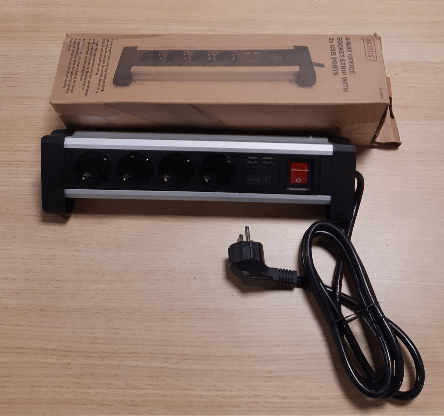 266864 - DIGITUS DA-70614 Shirit rryme me USB, 1 copë, 2 porta USB (USB-A), 4 priza të tokëzuara, me çelës, ngarkues USB, për montim në tavolinë dhe mur