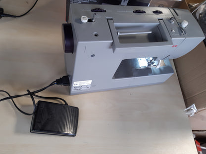 231002 - SINGER Singer HD6335 për pëlhura të mesme, 32 modele, 1100W, 4 këmbë, 1.5 kg