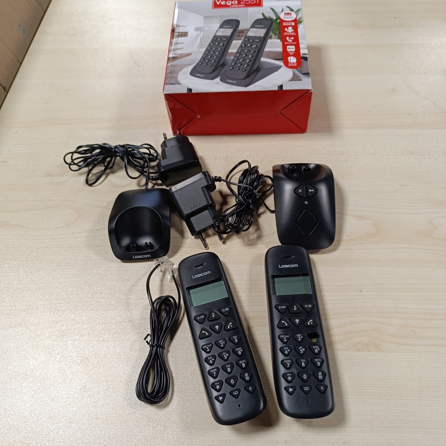 268268 - LOGICOM Telefon VEGA 255T Duo, me sekretari telefonike, i zi, 2 receptorë
