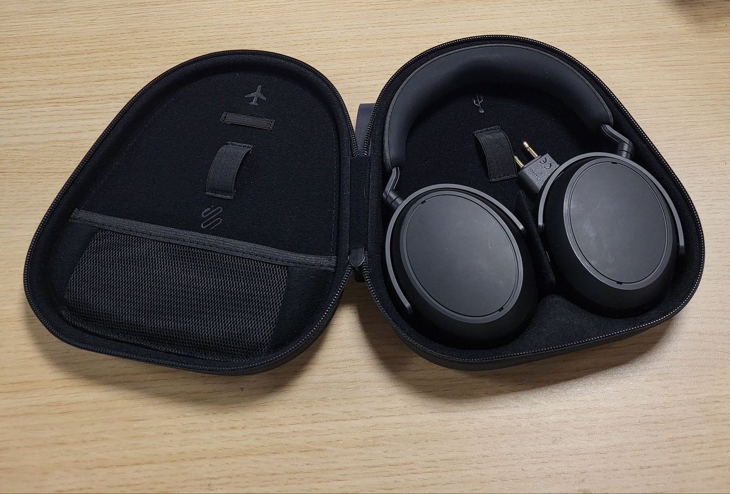 111269 - SENNHEISER Kufje Mbi Vesh MOMENTUM 4 Wireless me Bluetooth, Anulim Adaptiv të Zhurmës, Bateri me Jetëgjatësi 60 Orë, Tingull i Personalizueshëm, Ngjyra e Zezë
