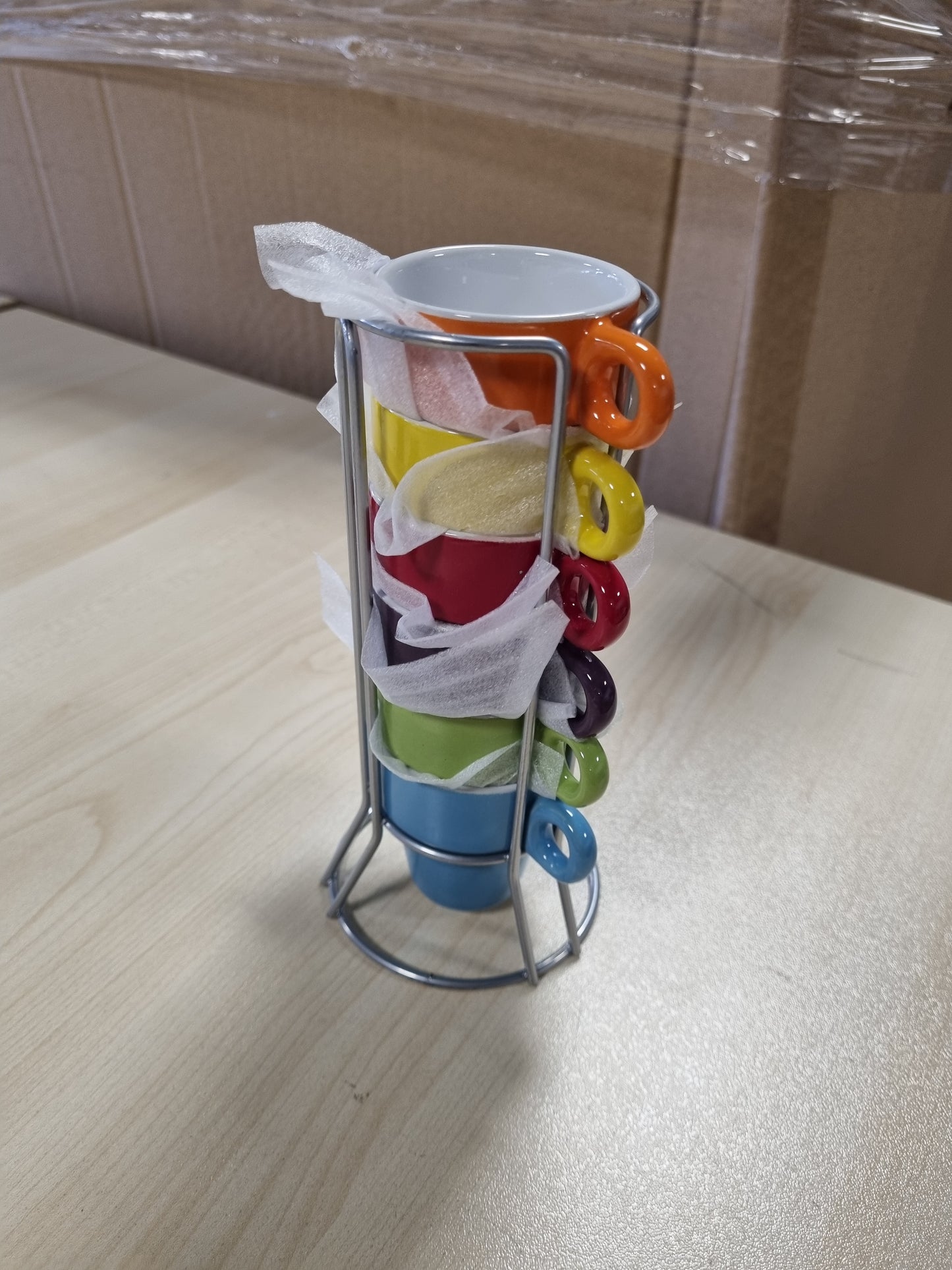 201916 - SETI I JASHTËZAKONSHËM - Filxhanë espresso prej qeramike me mbeshtetese metalike, set prej 6 copë, përmasat 5.5x7cm