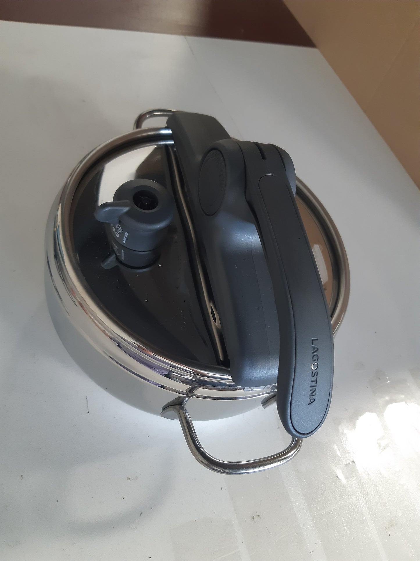 221154 - LAGOESTINA Tenxhere me Presion Irradial Control Lagoeasy'UP 3.5 L, çelik inox 18/10, Ø 22 cm, e pajtueshme me sobë me induksion dhe gaz, kapak që hapet lehtë