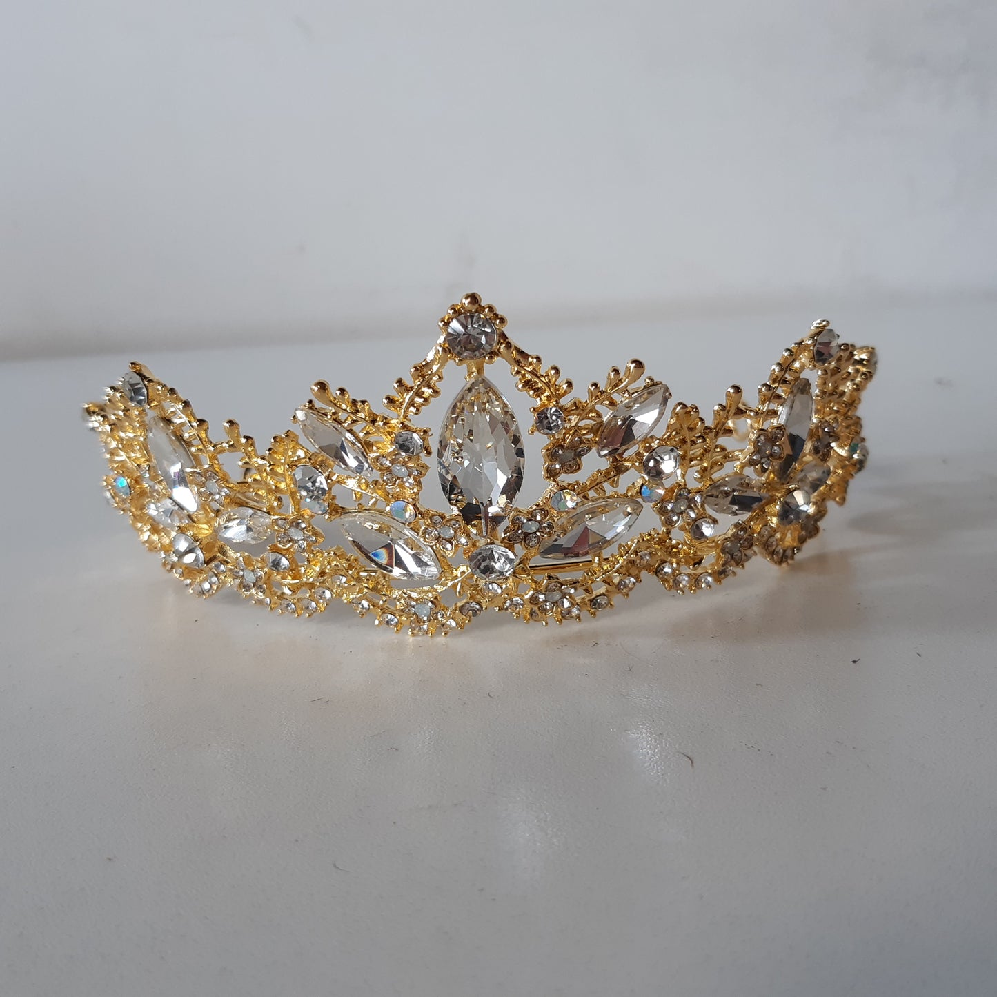 225131 - KOMUNJ Kurorë për Femra, Tiara Nusërisë, me Gurë Diamanti, për Dasma, Karnaval, Festë (Artë)