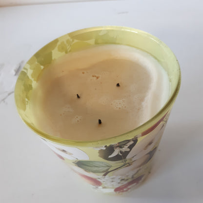 213750 - M&SENSE Qiri i madh me aromë molle dhe kanelle në gotë me 3 fitila, djegie e pastër, kohë djegieje 150 orë, qiri me aromë vaniljeje