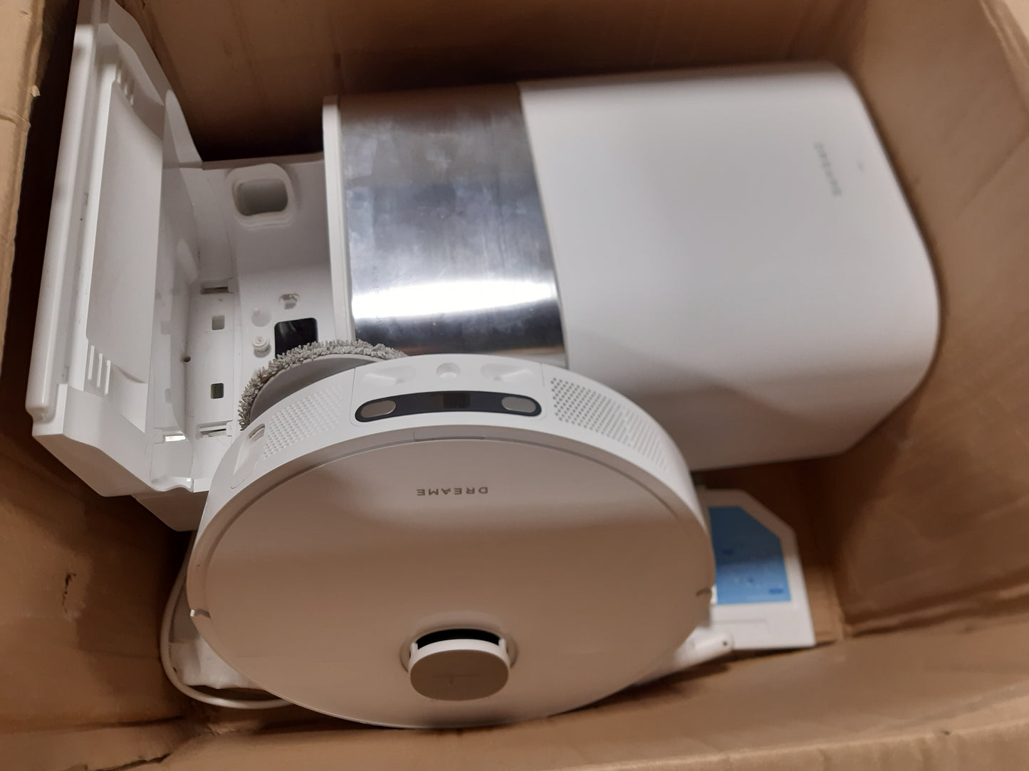 84005 - DREAME L10s Ultra Fshesë me Korrent, Zbulim Automatik i Pengesave 3D, Vetëpastrim i Jastëkëve të Fshesës, Qime Kafshësh Shtëpiake 5300Pa, Kapacitet Baterie 210m, WiFi/APP, Ngjyra e Bardhë