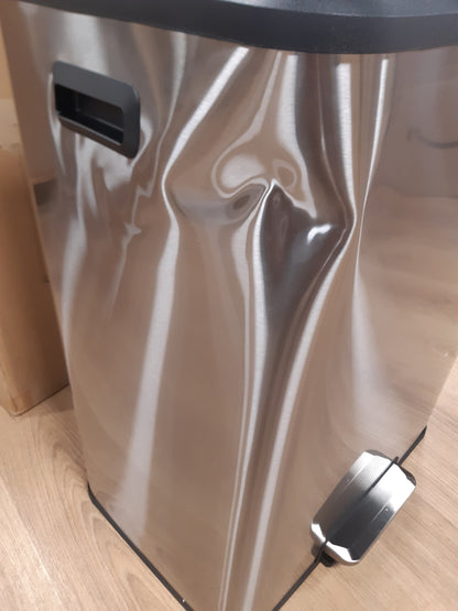 160647 - SONGMICS Kosh Plehrash për Kuzhinë, 2 x 30 L, Kosh i Dyfishtë Mbeturinash, Kova të Brendshme, Material Çelik Inox, Kapak me Mbyllje të Butë, Pedal i Gjerë, në Ngjyrë Argjend