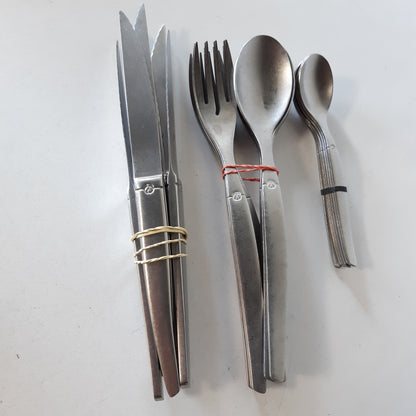 213612 - LOU LAGUIOLE Set takëmesh me 24 pjesë për 6 persona - çelik inox 18/0, me përfundim të lëmuar - Gri Vintage