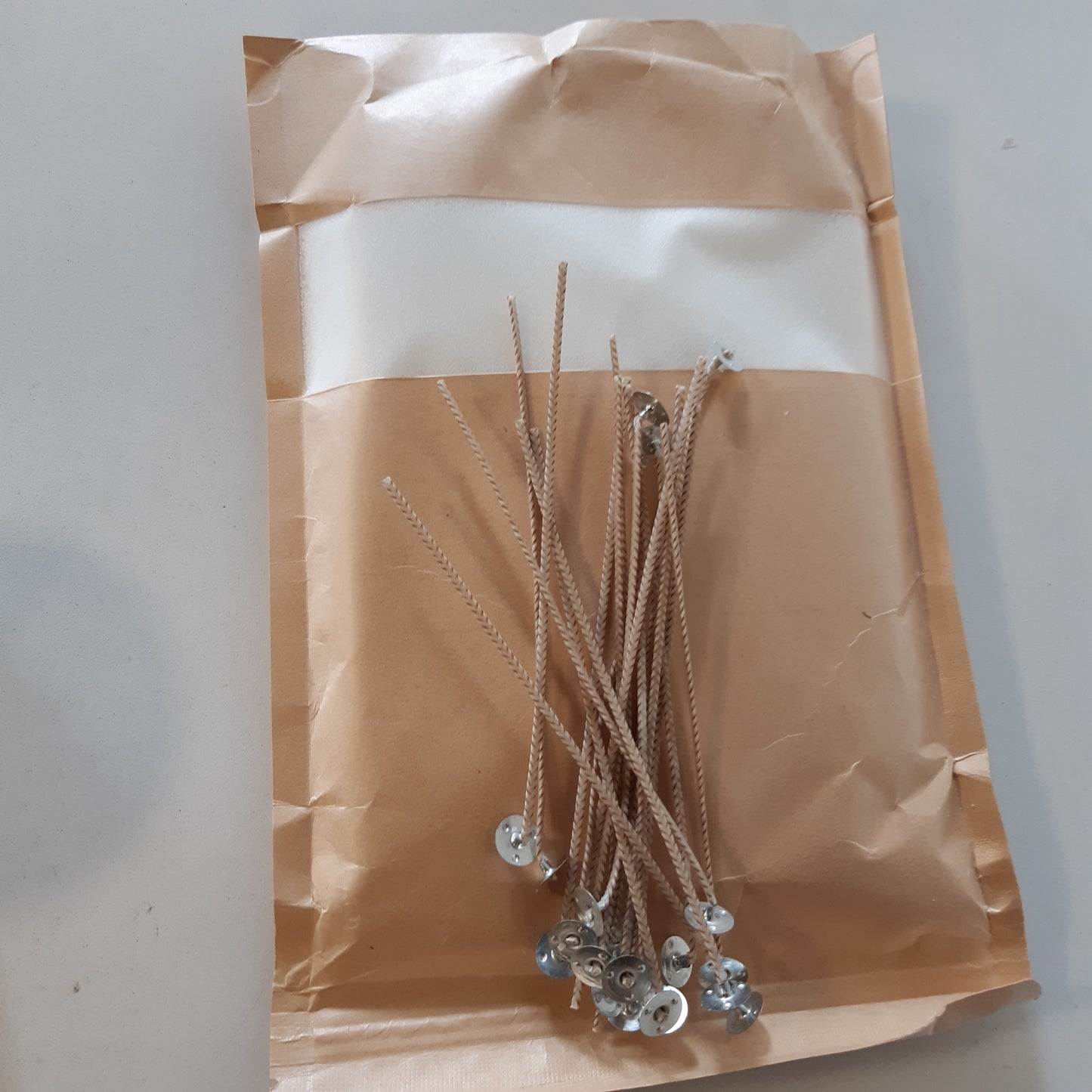 263613 - Kesote Dyllë Qiriri, 500g, Rërë Qiriri me 20 fitila, Set Qiriri DIY, Dyllë Parafine e Bardhë