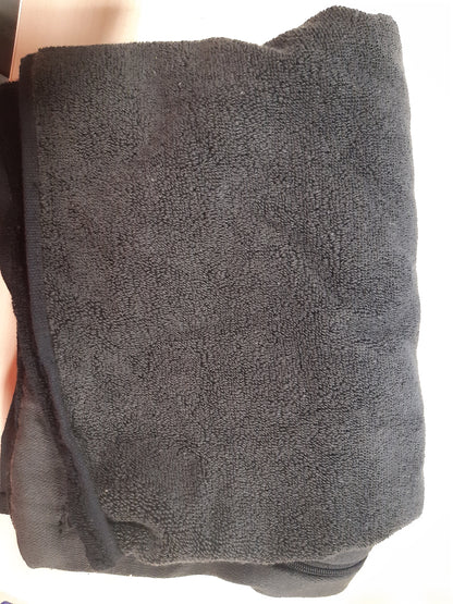 222564 - STRYVE Peshqir Sportiv, 105 x 42.5 cm, i zi, Kapëse Magnetike, Higjenik dhe Funksional