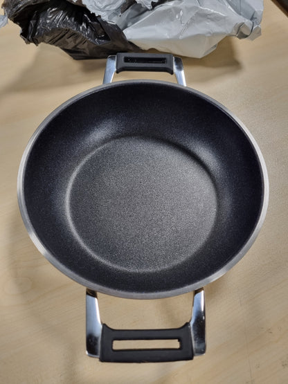 221184 - RÖSLE - Tigan servirjeje SILENCE PRO, 24 cm, çelik inox 18/10, shtresë jo-ngjitëse ProResist, doreza silikoni, i pajtueshëm me induksion, i sigurt për lavastovilje, argjend/i zi