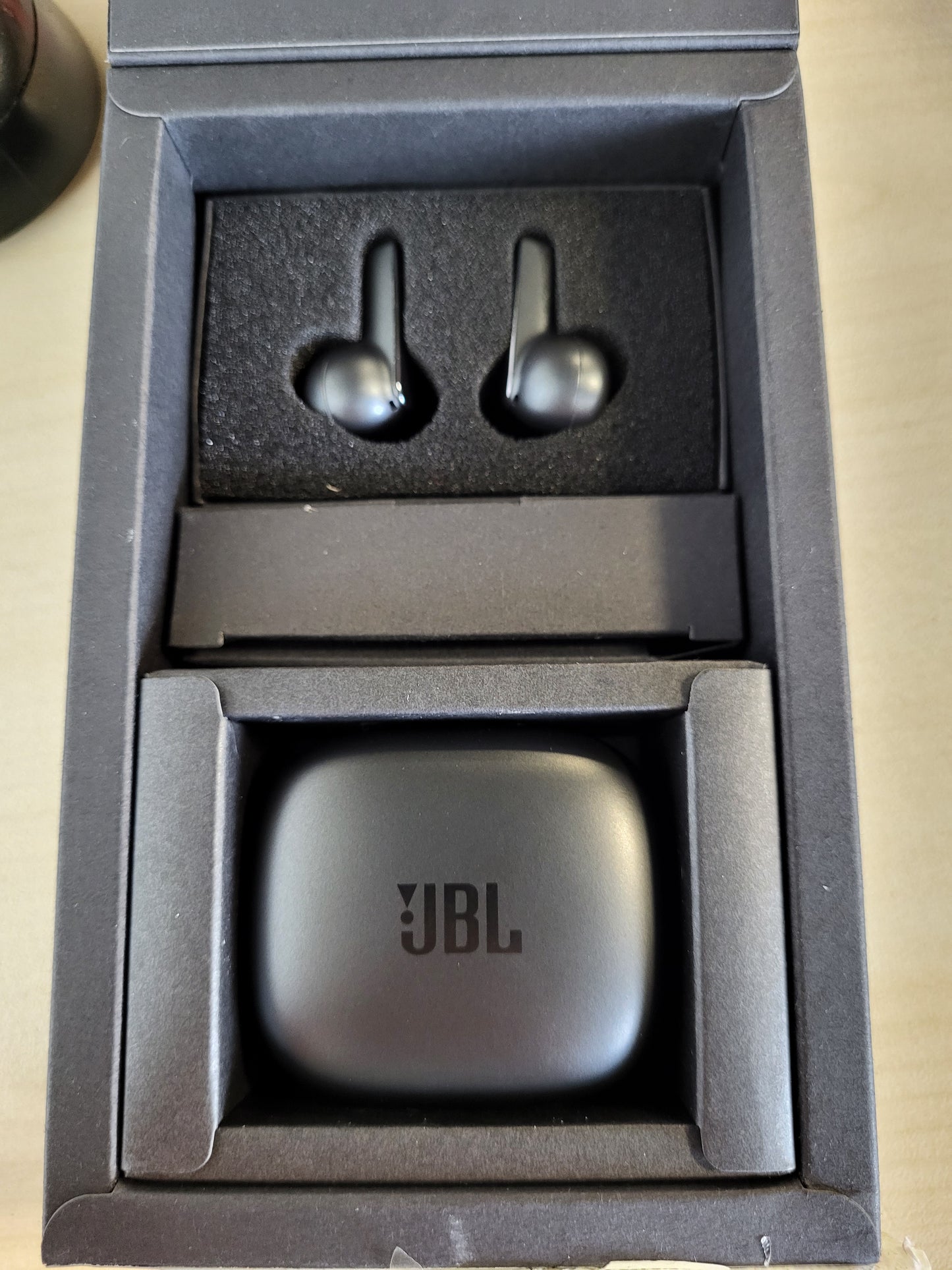 267640 - JBL LIVE PRO 2 TWS – Kufje pa tel, të papërshkueshme nga uji, anulim zhurmash, 40 orë dëgjim, ngjyrë e zezë
