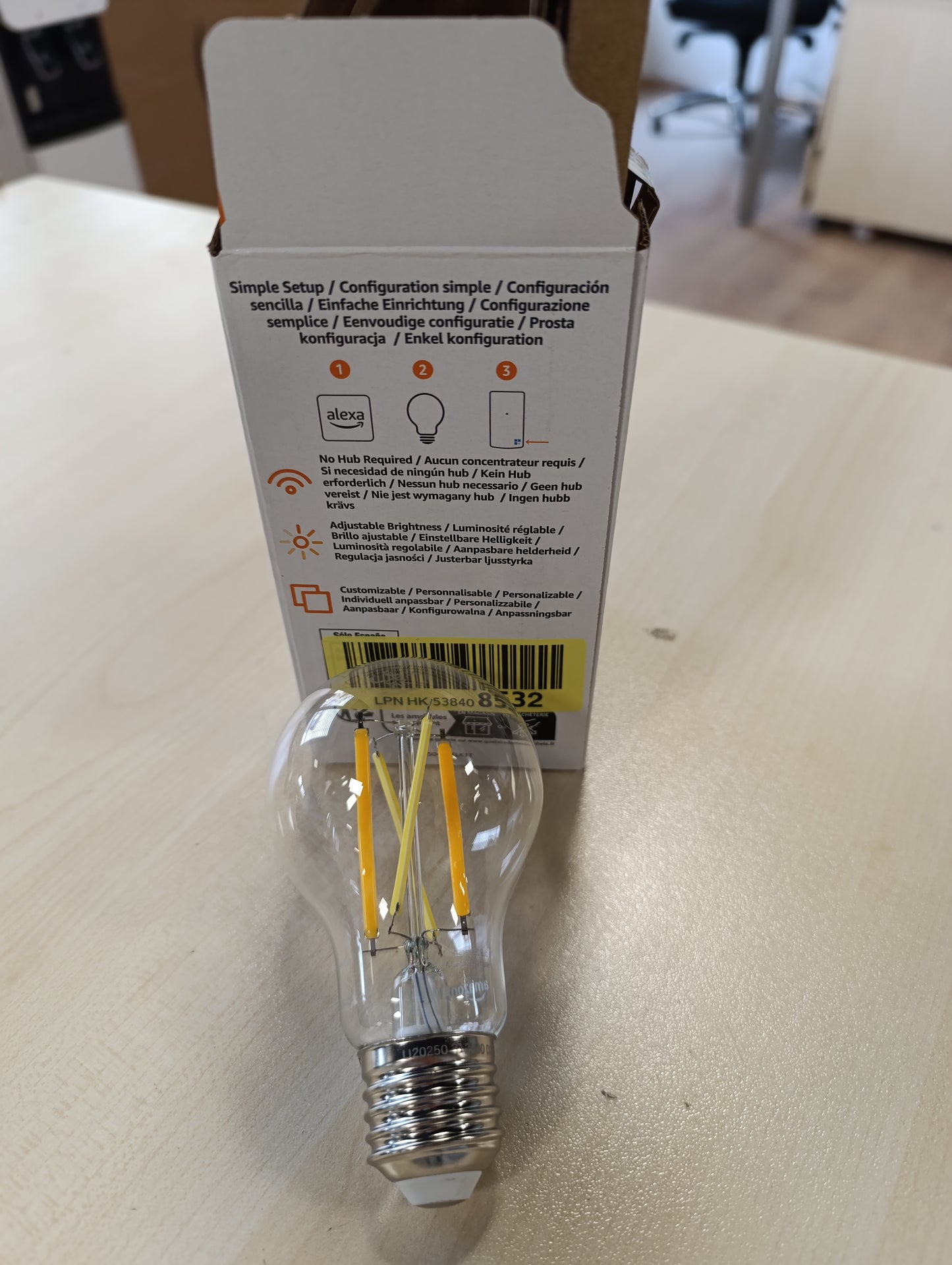248591 - AMAZON BASICS Llambë LED inteligjente A60, Tone të bardha të rregullueshme, Wi-Fi 2.4 GHz, Funksionon vetëm me Alexa, 1 pako, [Klasa e energjisë E]