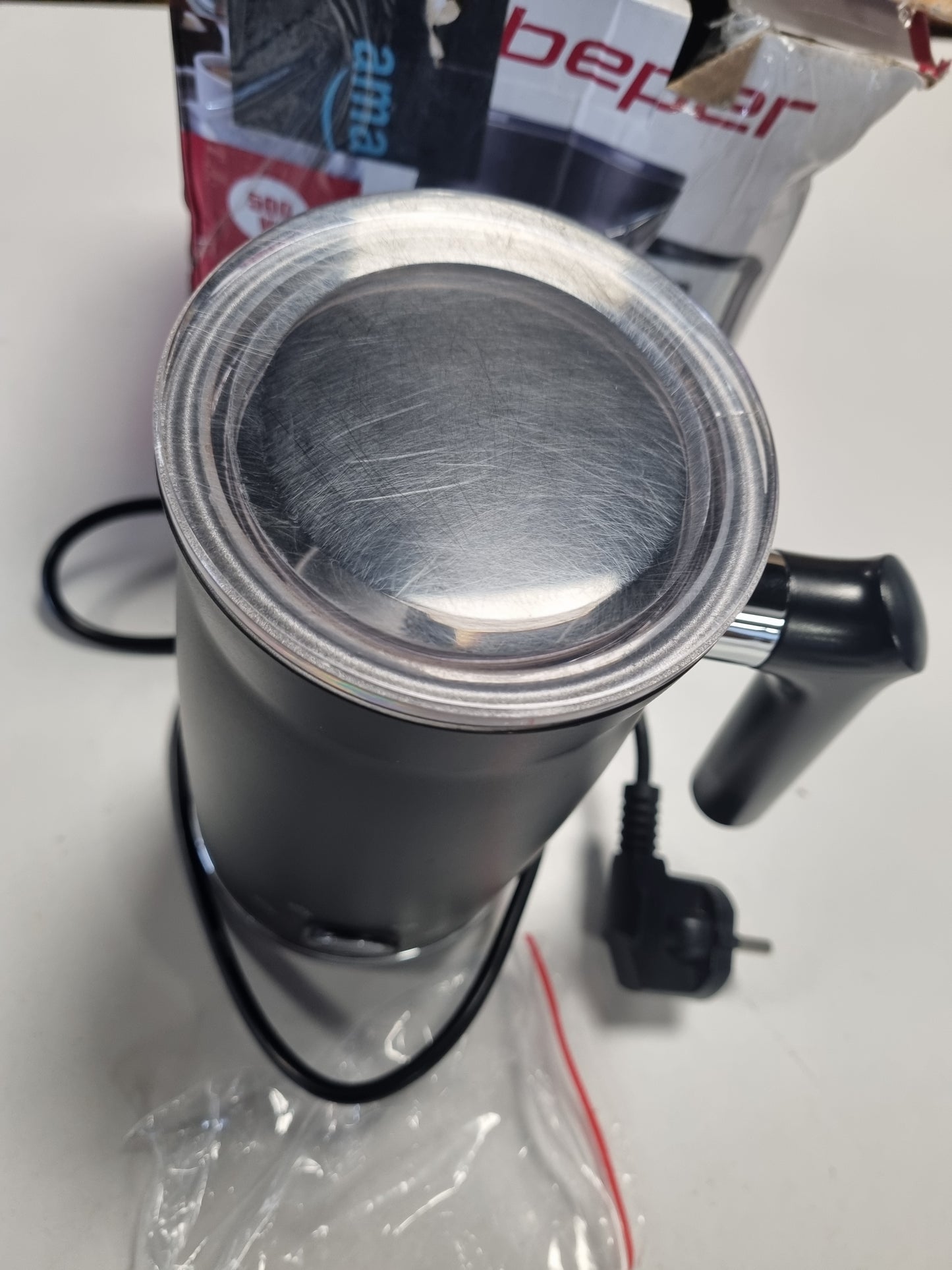221520 - BEPER P101CAF001 Shkumëzues Qumështi Automatik, 300 ml, Kapacitet 500 ml, E zezë, 4 Funksione Shkumëzimi, Fuqi 500W