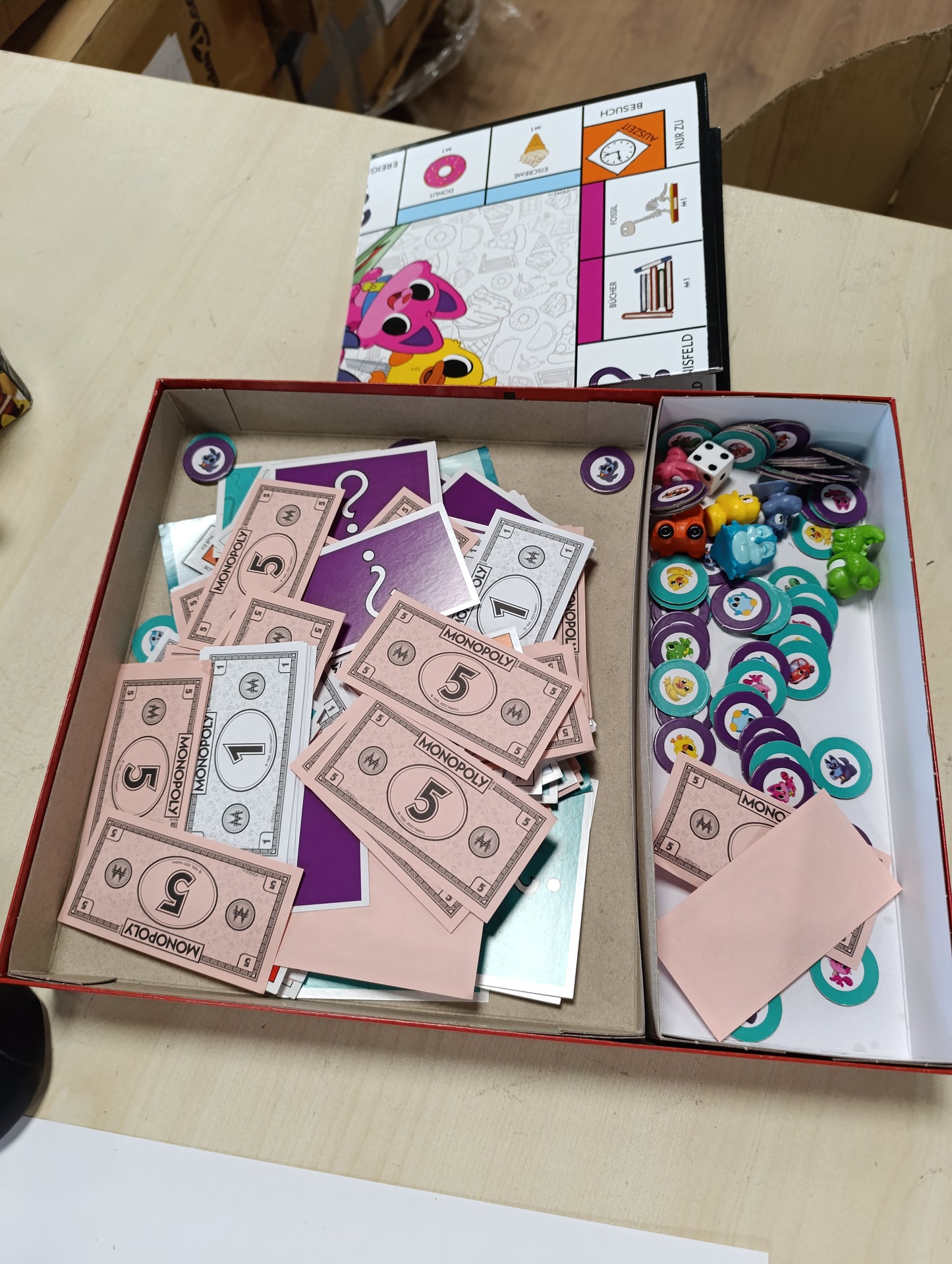 222565 - MONOPOLY Junior, loja klasike e tavolinës për fëmijë 4 vjeç e lart, lojë tavoline me 2 anë