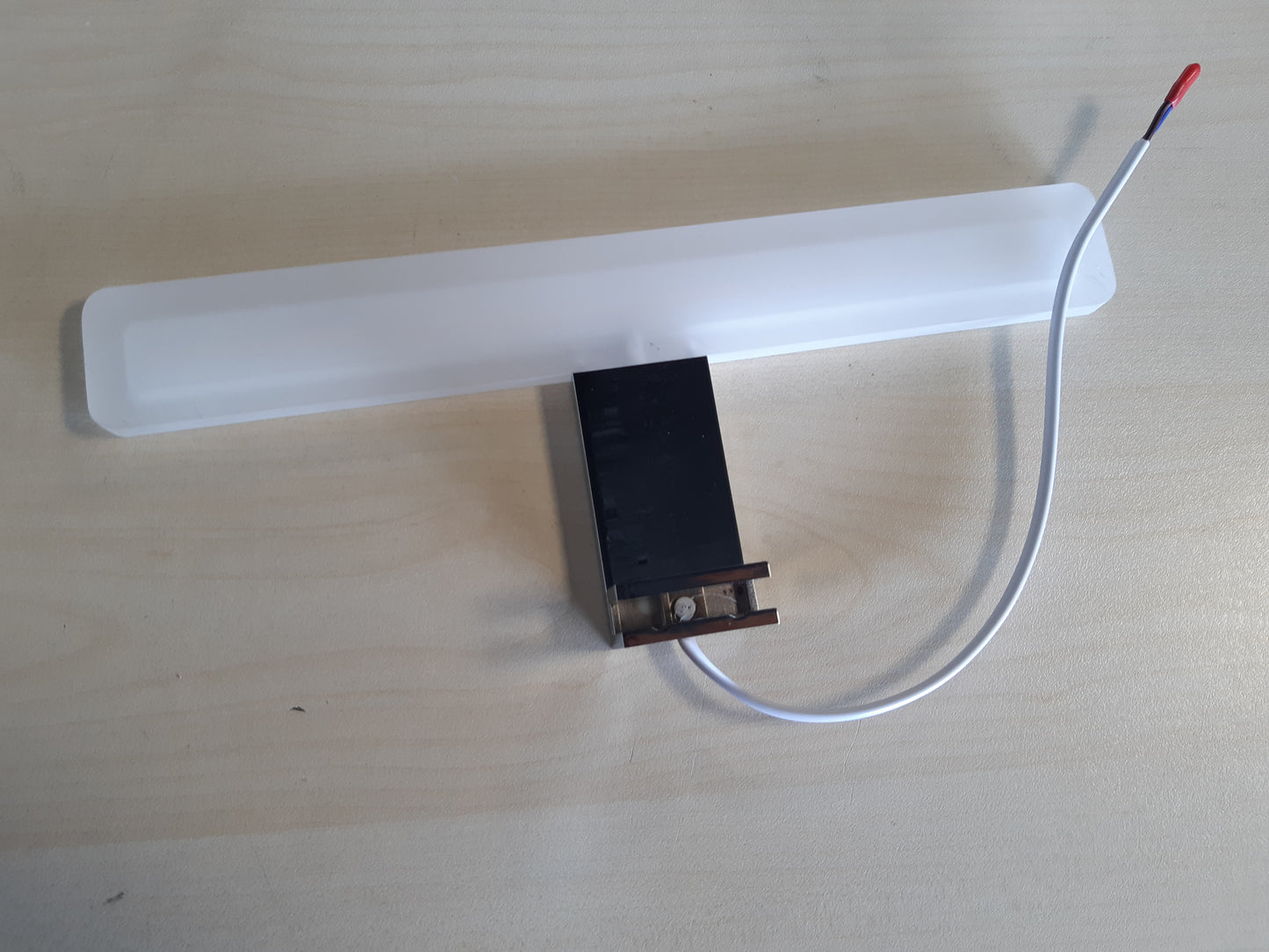 263441 - kalb Lëkurë viçi Mera LED me dritë pasqyre për banjo, 230V, 300 mm, E bardhë e ngrohtë