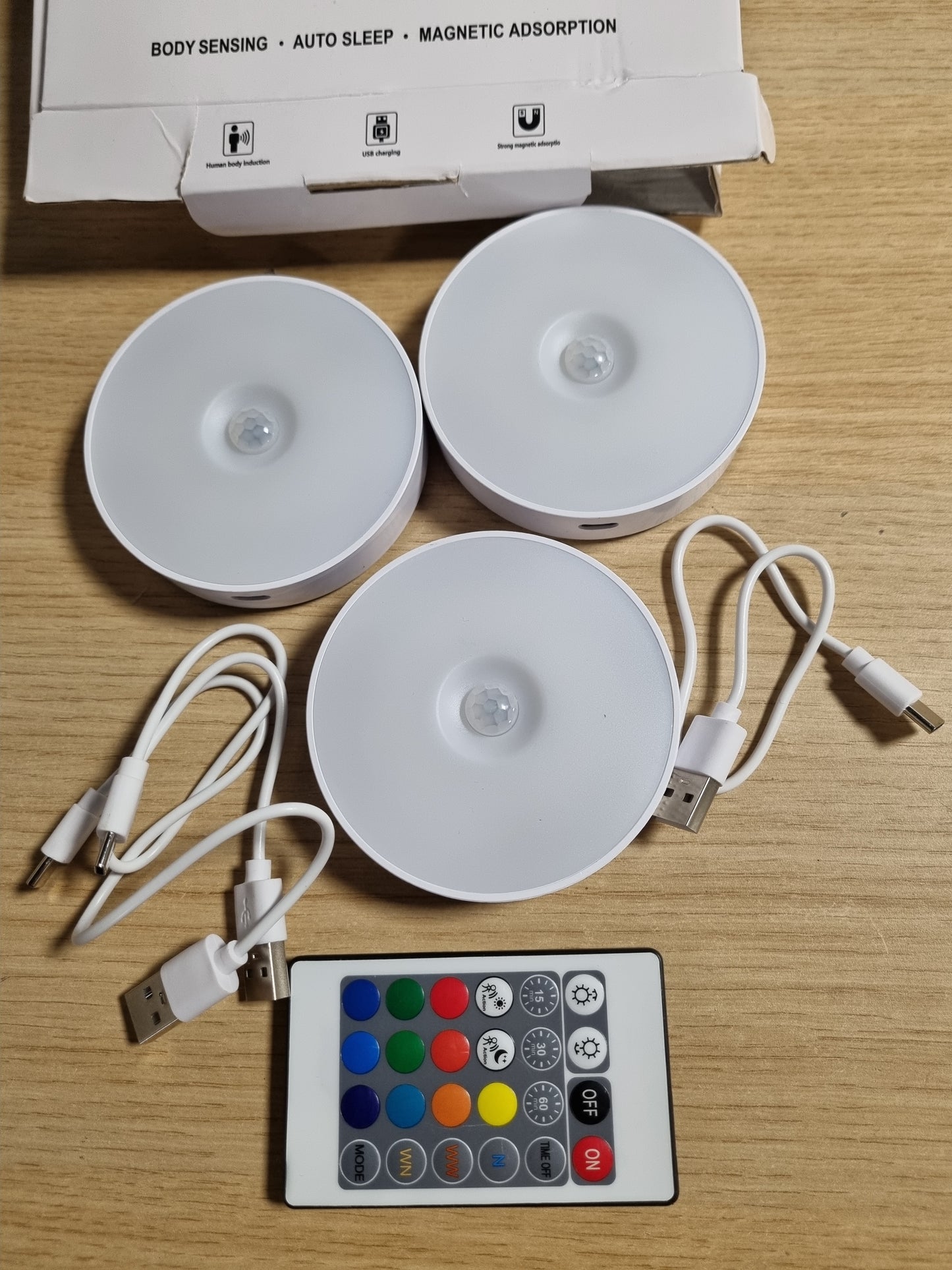 223360 - Drita RGB me sensor lëvizjeje, 16 LED, pa tel, 13 ngjyra, 3 mënyra, ngjitës magnetik, bateri e rikarikueshme 1000 mAh