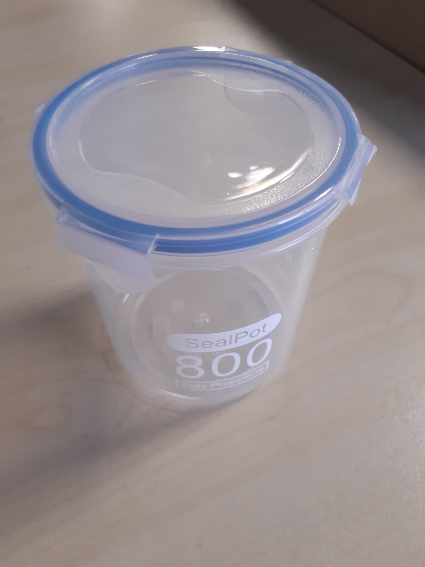 264175 - SLSON Enë të rrumbullakëta dhe transparente për ruajtjen e ushqimit për mace, të përputhshme me kanaçe ushqimi për mace 400g, kapakë kanaçesh për ushqimin e maceve, kapakë për kanaçe me dizajn me çelës mbyllës.