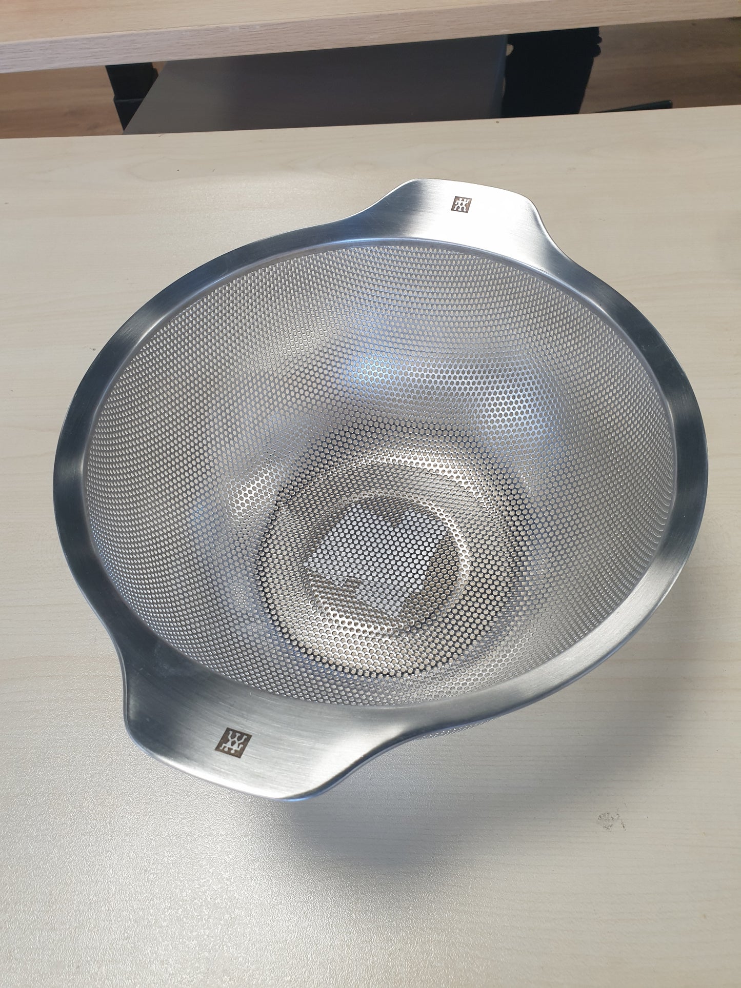 255901 - ZWILLING - Kullesë për tavolinë, diametër 24 cm, çelik inox 18/10, 24 x 24 x 11 cm, argjend