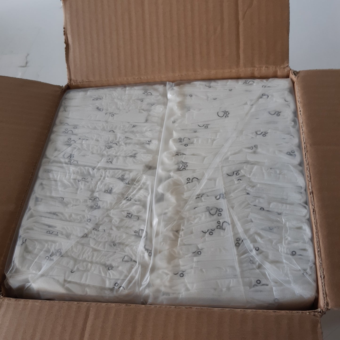 228437 - AMAZON BASICS - Pelena për qen meshkuj, Madhësia XS, të bardha, 30 copë