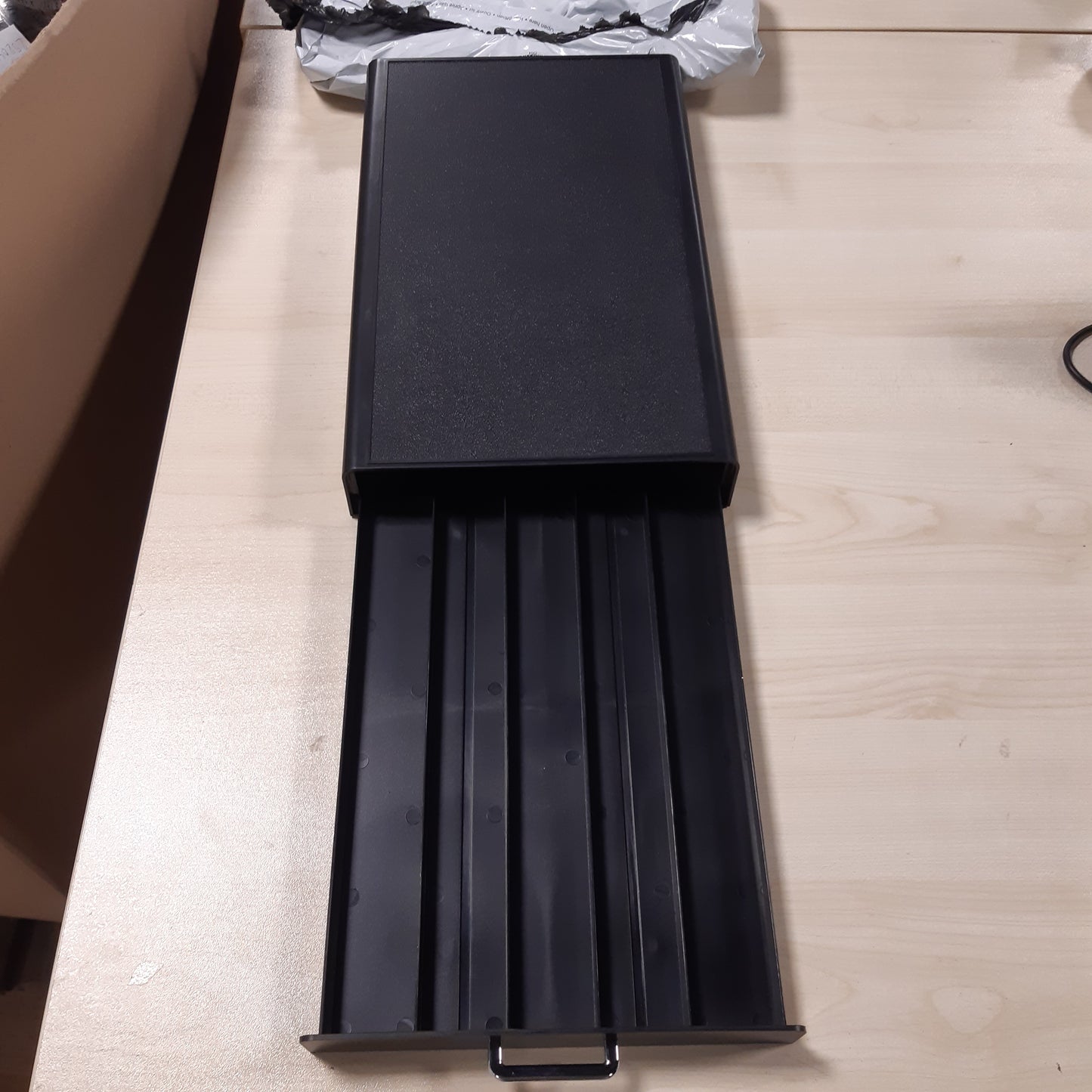 252666 - AMAZON BASICS Nespresso OriginalLine Kapsula për Kapsulat e Kafeve me 1 Sirtar, Kapacitet për 50 Kapsula, E Zezë, DHCD002