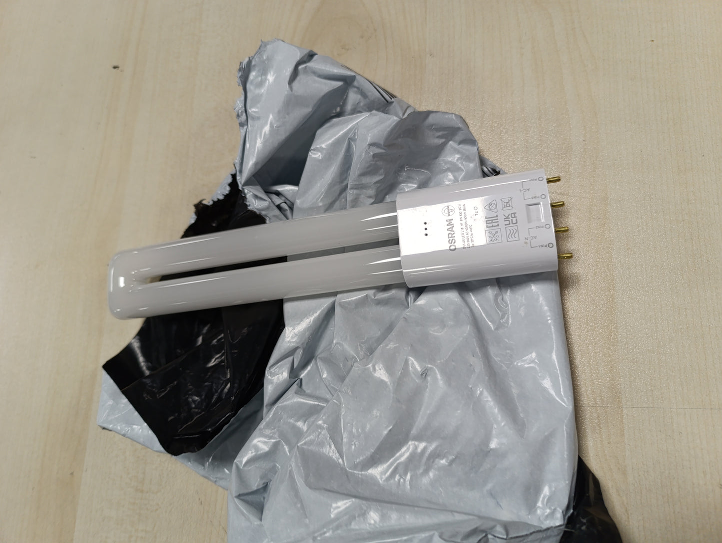 263016 - OSRAM | Llambë LED DULUX L18 | 8 vat | 900 lumen | E bardhë e ngrohtë (3000K) | Zëvendësim për llambat konvencionale 18W | Klasa e energjisë A+