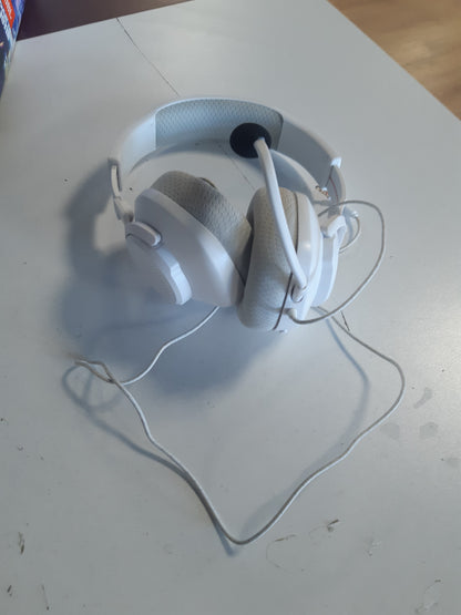 268240 - JBL Kufje Quantum 100M2 me JBL QuantumSOUND Signature, prizë 3.5 mm, mikrofon të shkëputshëm, të bardha